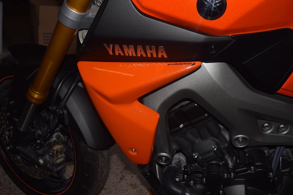 Yamaha MT-09 13-16 boční kryt chladiče 22131M