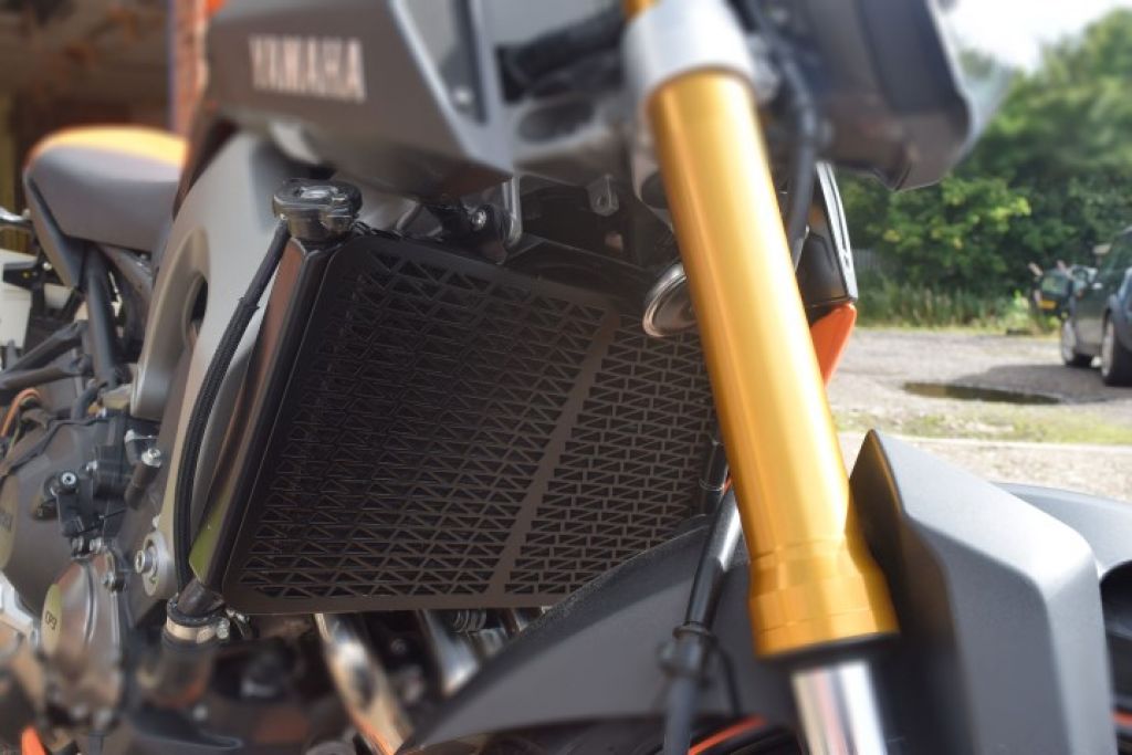 Yamaha MT-09 13-16 Alu mřížka na chladič 522003A