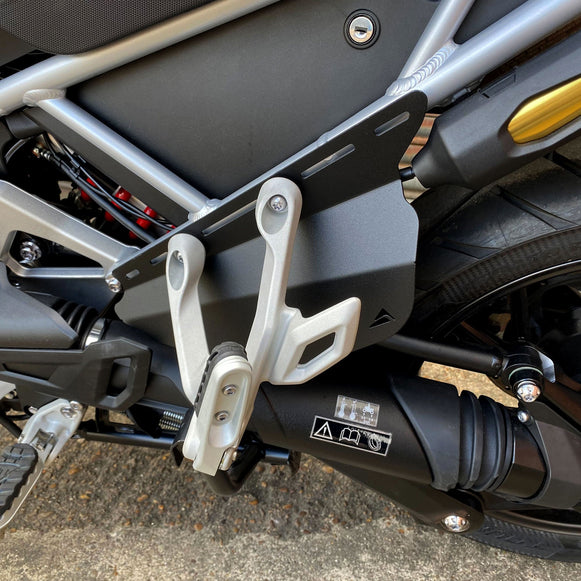 Triumph Tiger  1200 22 výplňové panely pod stupačku 35601M