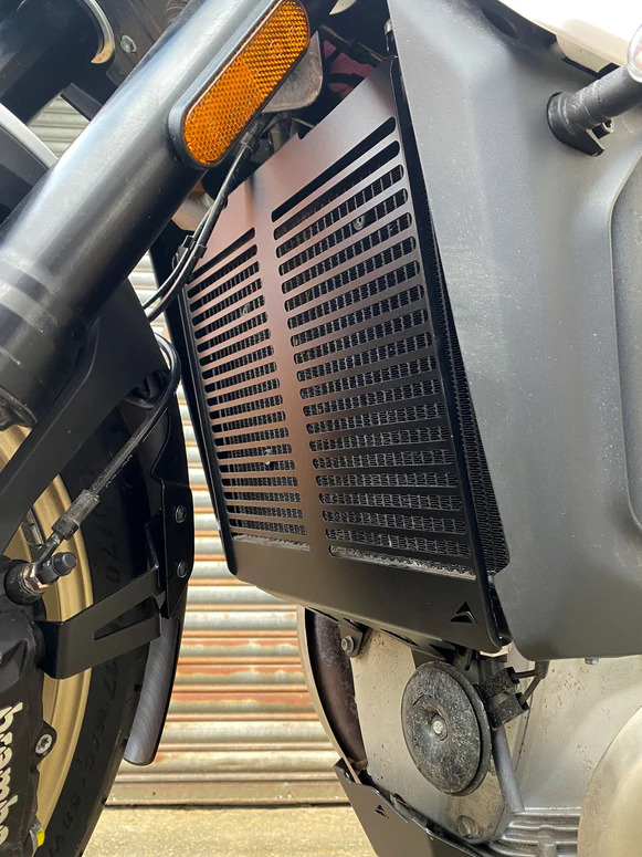 Moto Guzzi V100 Mandello/S  22- mřížka chladiče 528705M