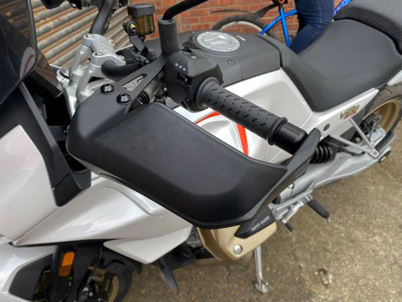 Moto Guzzi V100 Mandello/S  22- chrániče rukou 38870M
