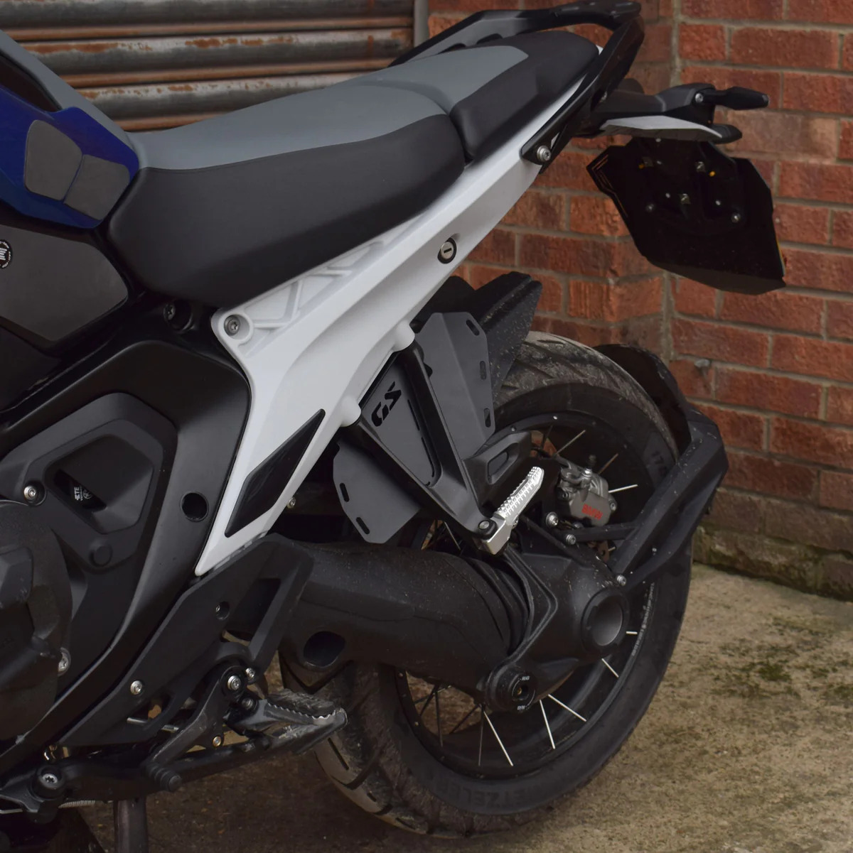 BMW R1300GS 24- výplň pod zadní supačky 24425M