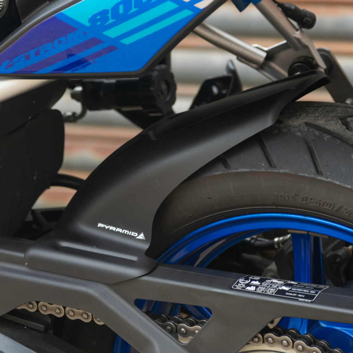 Suzuki V-Strom 800 RE 2024 zadní blatníček 070800M