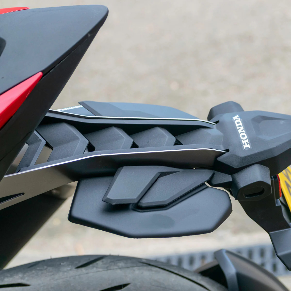 Honda CB 1000 Hornet 25 kryt na zadní blatník 31940M