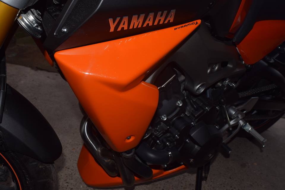 Yamaha MT-09 13-16 boční kryt chladiče 22131M