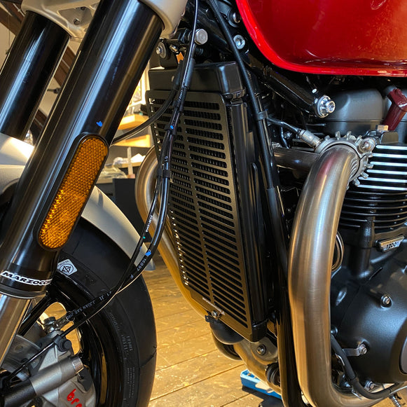 Triumph Bonneville mřížka chladiče 526121M