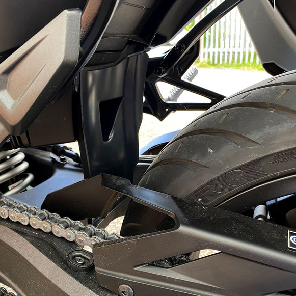 Honda NT 1100 22-24 kryt zadního tlumiče 811015M