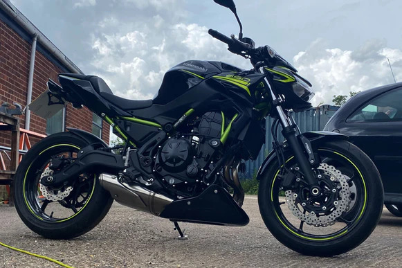 Kawasaki Z650 2017- klín pod motor 23000B
