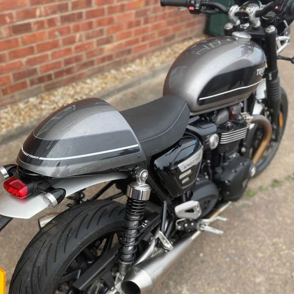 Triumph Speed Twin 1200 2019- kryt sedla 16120G