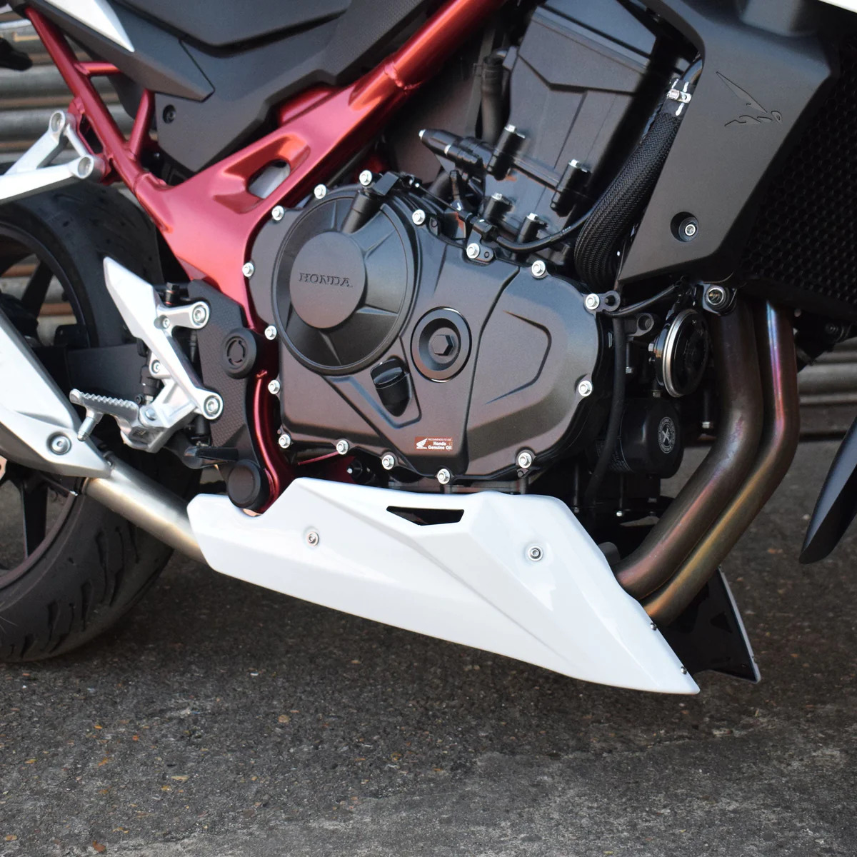 Honda CB 750 Hornet 23-24 klín pod motor 21577C