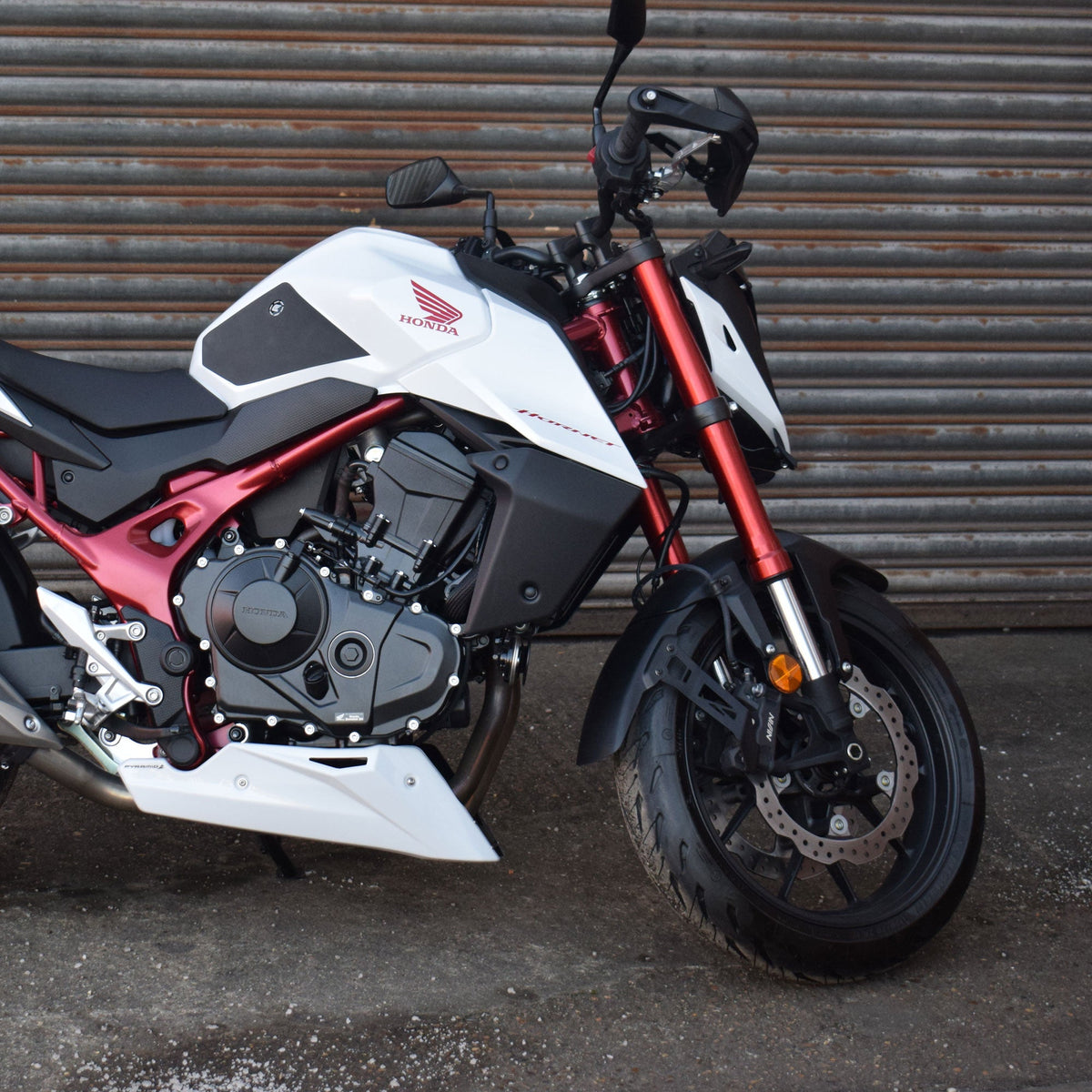 Honda CB 750 Hornet 23- boční kryt chladiče 21055M