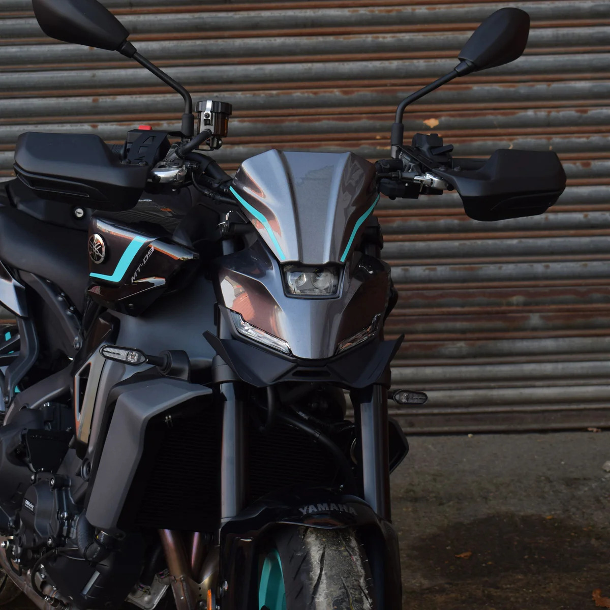 Yamaha MT-09 24 spoiler pod světla 38250M