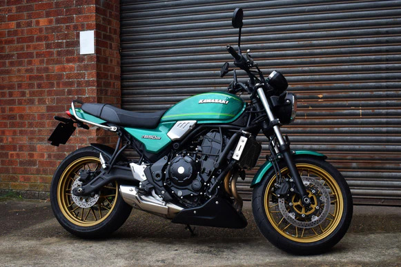 Kawasaki Z650RS 2021- klín pod motor 23000B