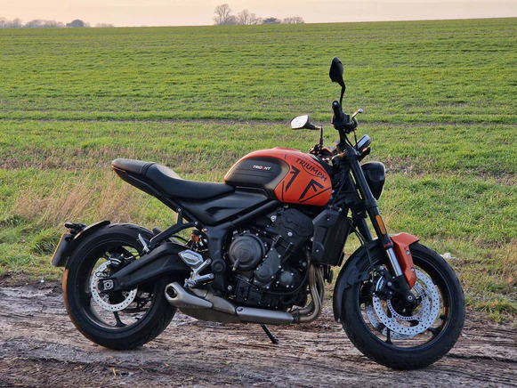 Triumph Trident 660 21- prodloužení blatníku EXTRA 056575
