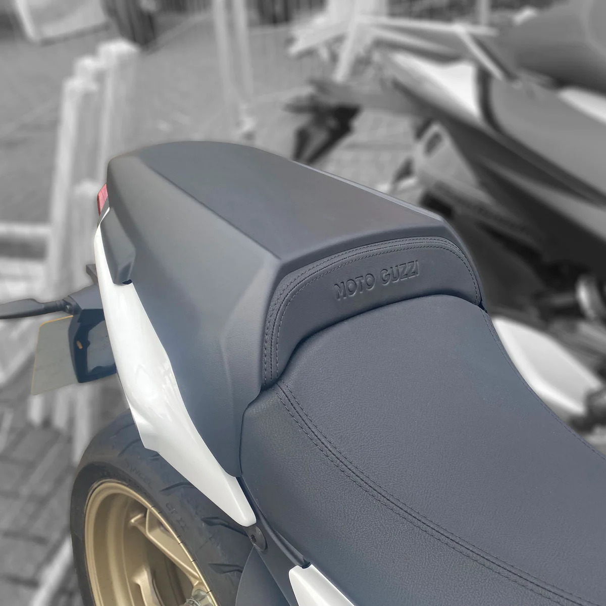 Moto Guzzi V100 Mandello / S 22- kryt sedla 18555M