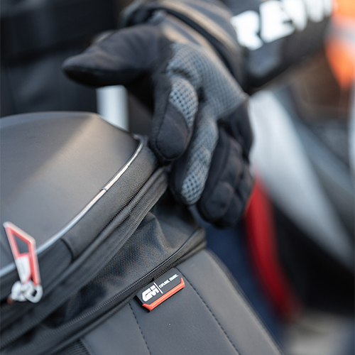 Givi ST607+ zadní moto brašna 22L.