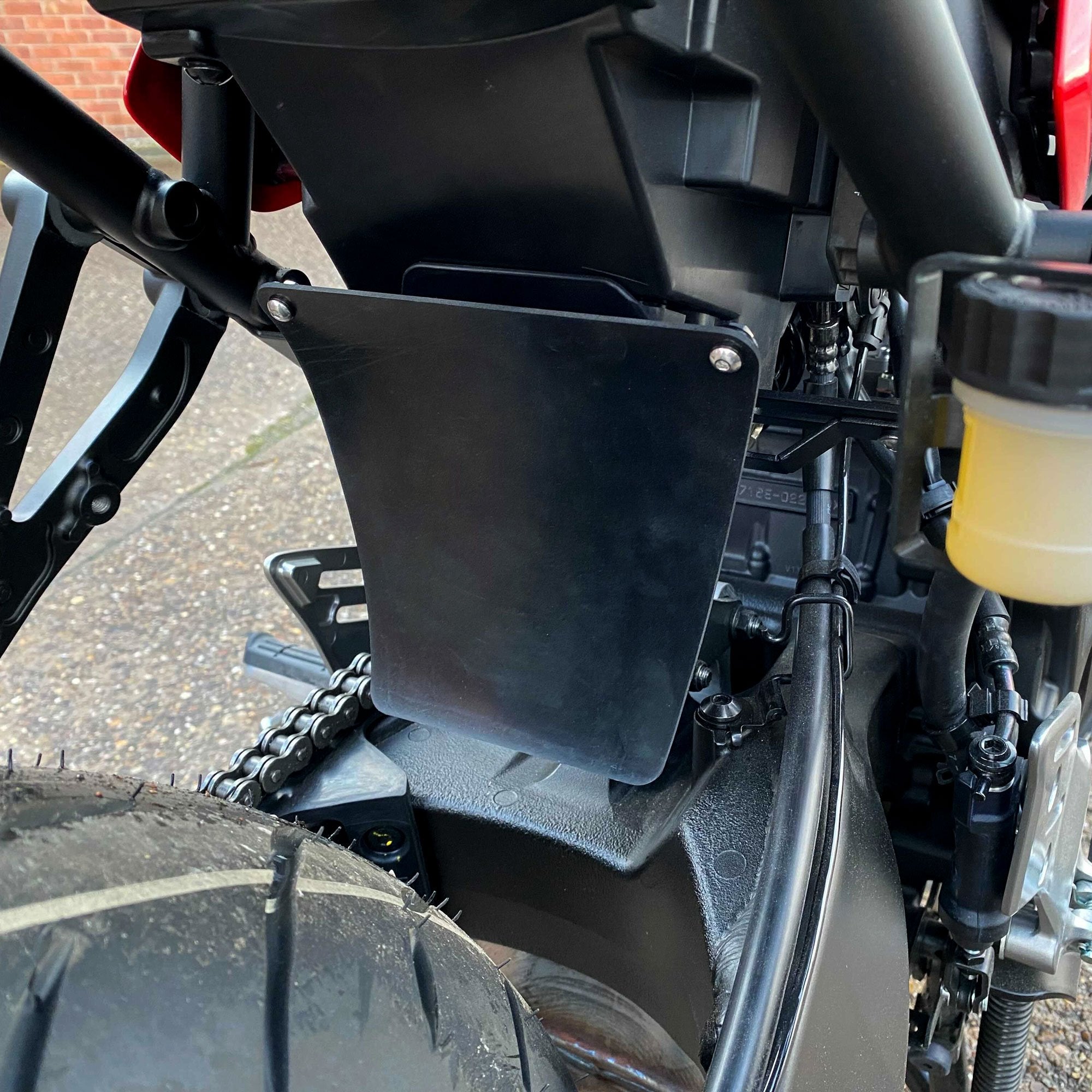 Yamaha Tracer 9/GT 21- kryt zadního tlumiče 812003