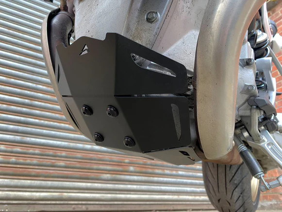 Moto Guzzi V100 Mandello/S  22- chránič pod motor 38405S