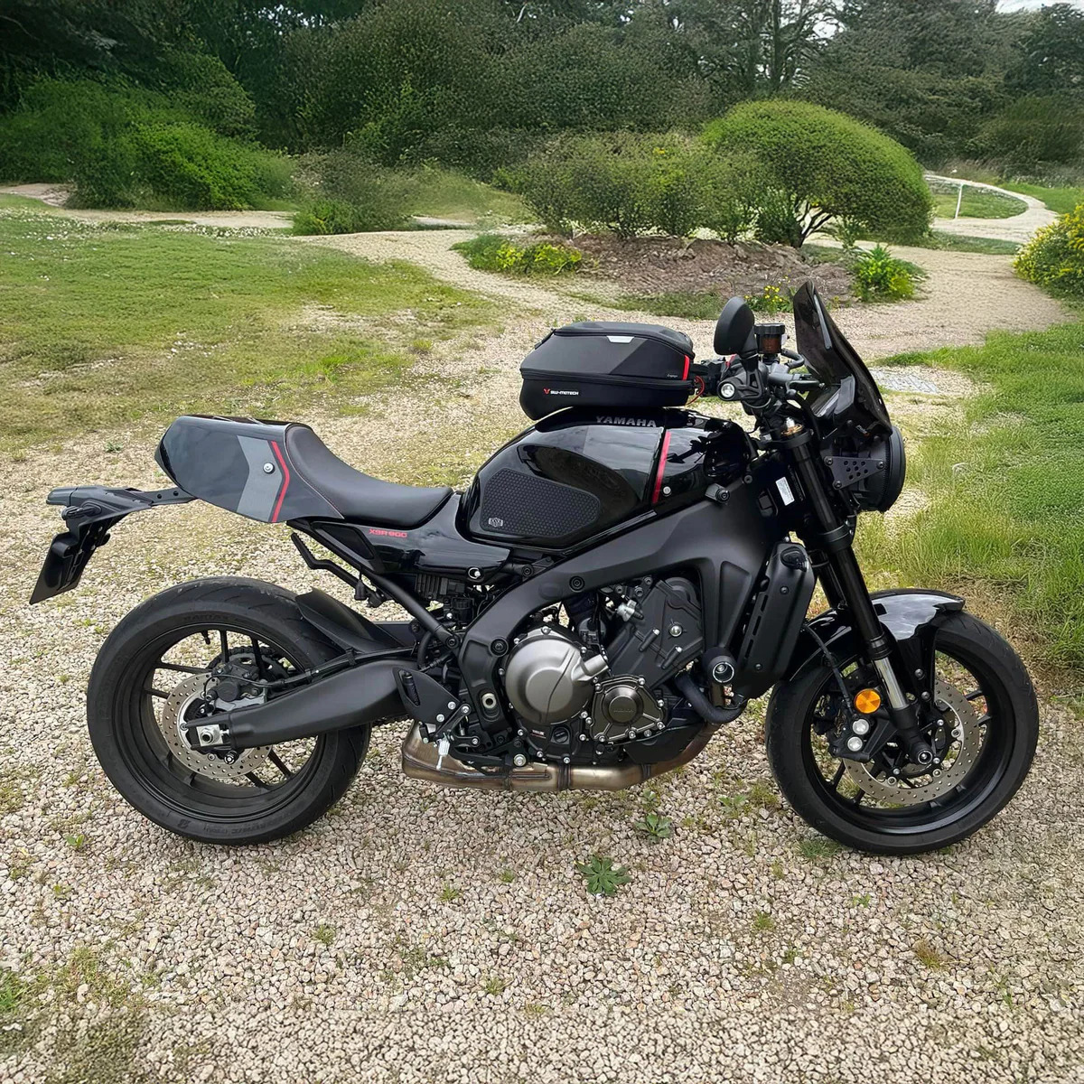 Yamaha XSR 900 22-24 kryt sedla 12425FZ