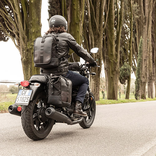 Givi CRM101 batoh/zadní moto brašna 18L.